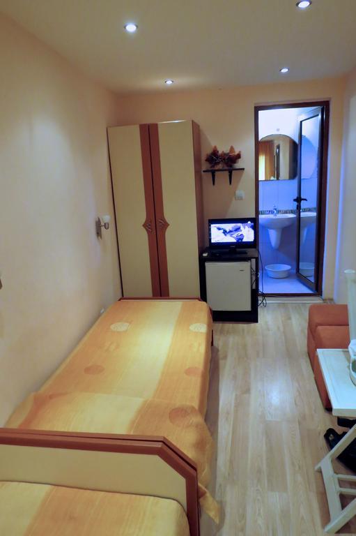Family Hotel Lebed Neszebar Szoba fotó