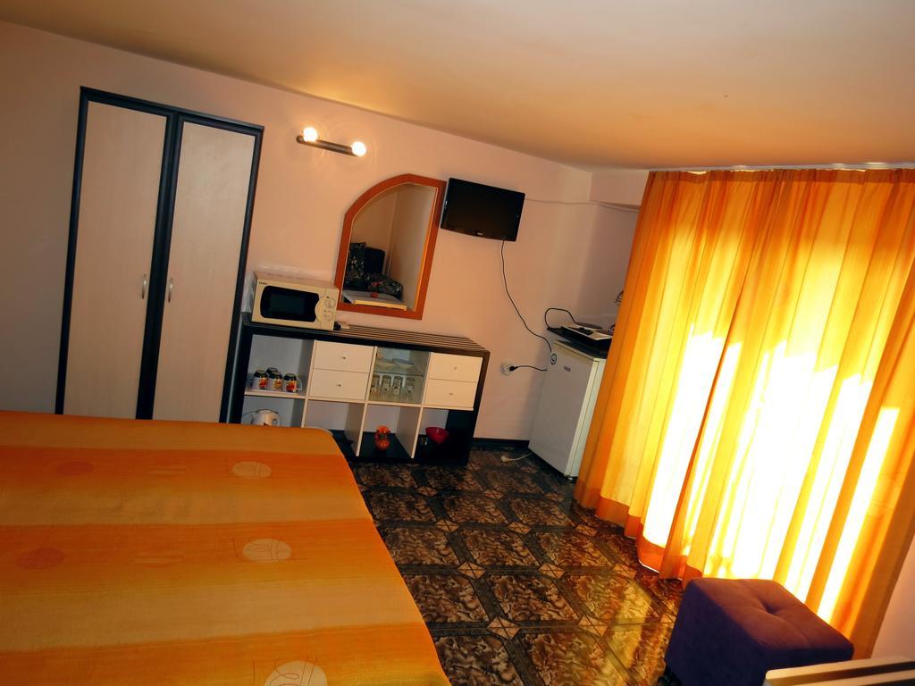 Family Hotel Lebed Neszebar Kültér fotó